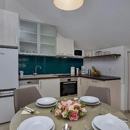 Beso Макарська