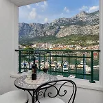 Beso Lägenhet Makarska