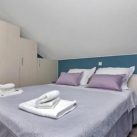 Beso * マカルスカ