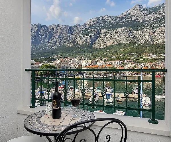 Beso Lägenhet Makarska