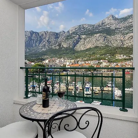 Beso Lägenhet Makarska